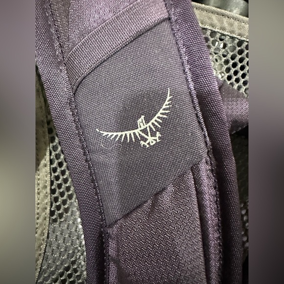 Osprey Black and purple Wheeled Travel Bag - Picture 8 of 8